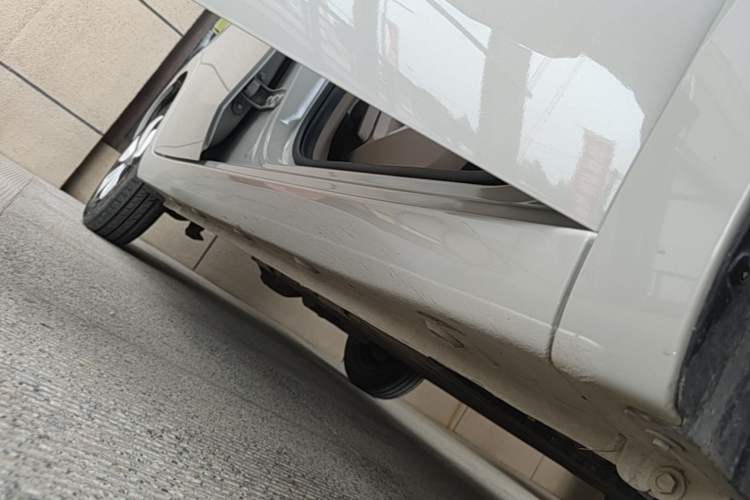 Used Wuling Hongguang MINIEV 2025 Four-Door Version Advanced Edition Right Side Sill