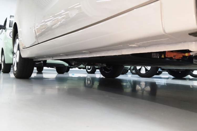 Used Wuling Hongguang MINIEV 2025 Four-Door Version Advanced Edition Right Side Sill