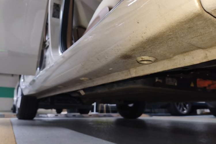 Used Wuling Hongguang MINIEV 2025 Four-Door Version Premium Edition Right Side Sill