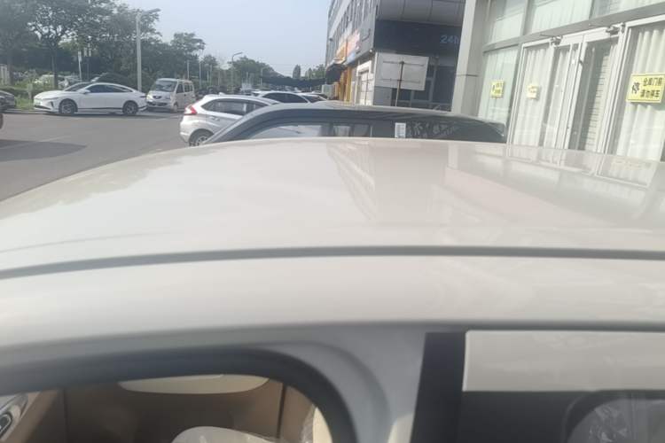 Used Wuling Hongguang MINIEV 2025 Four-Door Version Advanced Edition Roof