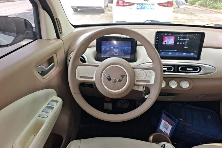 Used Wuling Hongguang MINIEV 2025 Four-Door Version Advanced Edition Steering Wheel