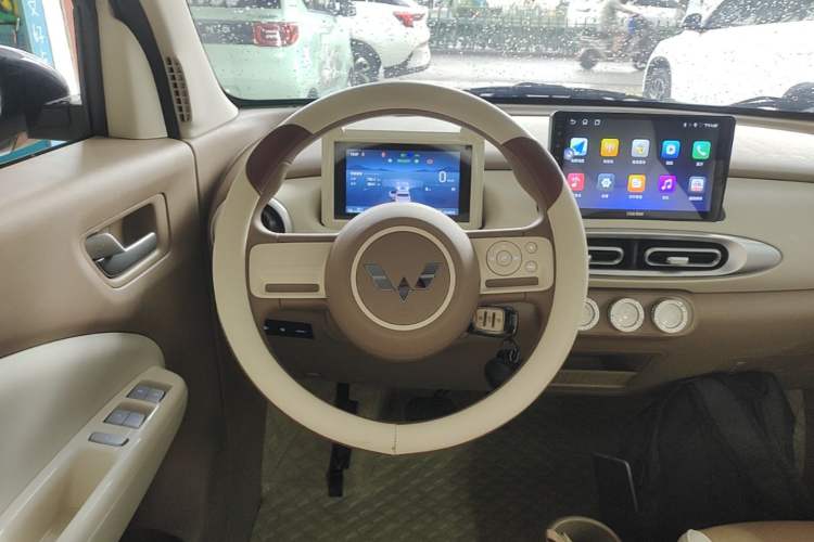 Used Wuling Hongguang MINIEV 2025 Four-Door Version Advanced Edition Steering Wheel