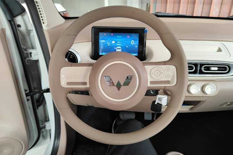 Used Wuling Hongguang MINIEV 2025 Four-Door Version Advanced Edition Steering Wheel