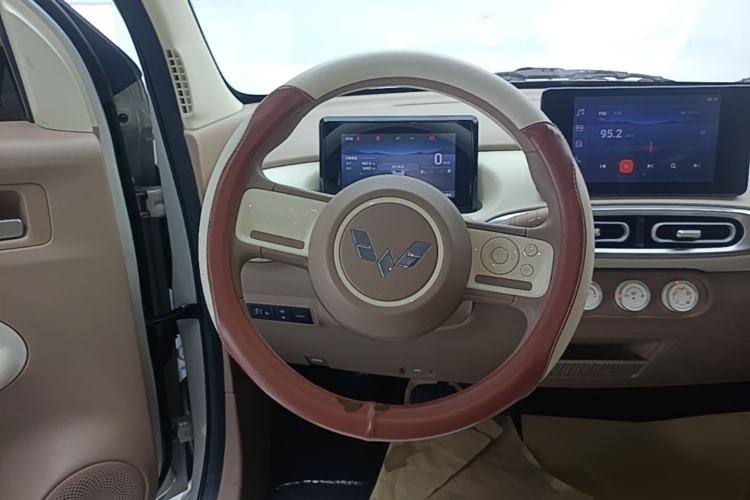 Used Wuling Hongguang MINIEV 2025 Four-Door Version 301km Zhenxiang+ Model Steering Wheel