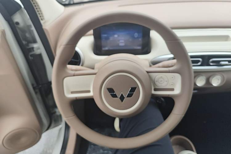 Used Wuling Hongguang MINIEV 2025 Four-Door Version Advanced Edition Steering Wheel