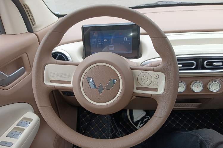 Used Wuling Hongguang MINIEV 2025 Four-Door Version Advanced Edition Steering Wheel