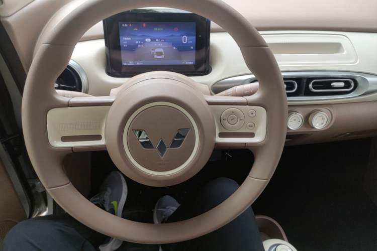 Used Wuling Hongguang MINIEV 2025 Four-Door Version Advanced Edition Steering Wheel