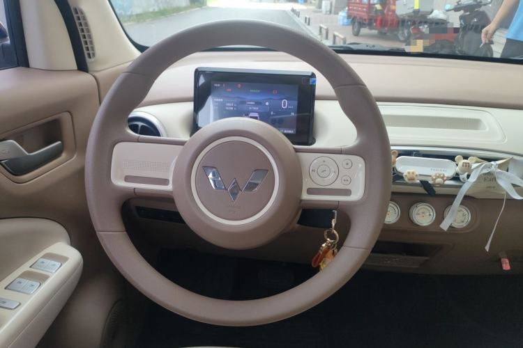 Used Wuling Hongguang MINIEV 2025 Four-Door Version Advanced Edition Steering Wheel
