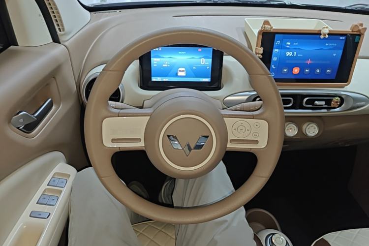 Used Wuling Hongguang MINIEV 2025 Four-Door Version Zhenxiang+ Edition Steering Wheel