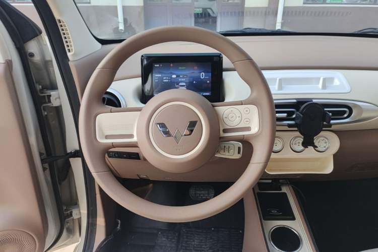 Used Wuling Hongguang MINIEV 2025 Four-Door Version Advanced Edition Steering Wheel