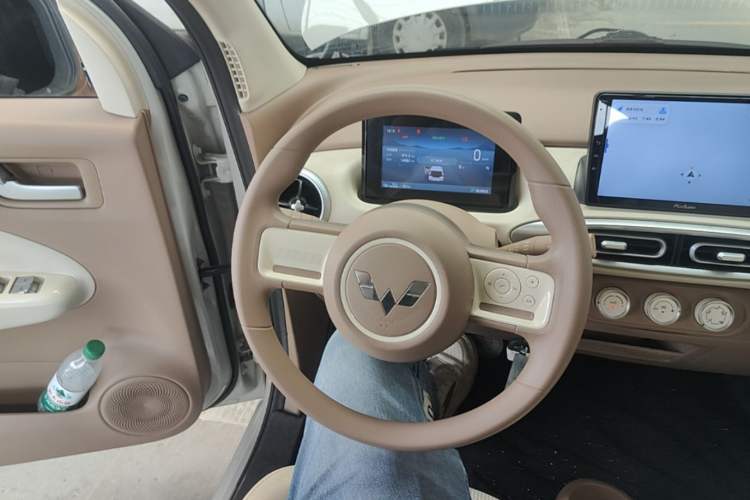 Used Wuling Hongguang MINIEV 2025 Four-Door Version Advanced Edition Steering Wheel