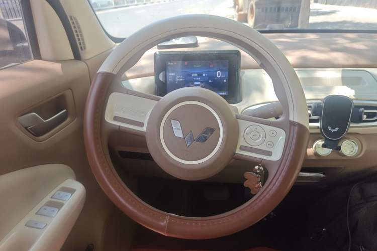 Used Wuling Hongguang MINIEV 2025 Four-Door Version Advanced Edition Steering Wheel