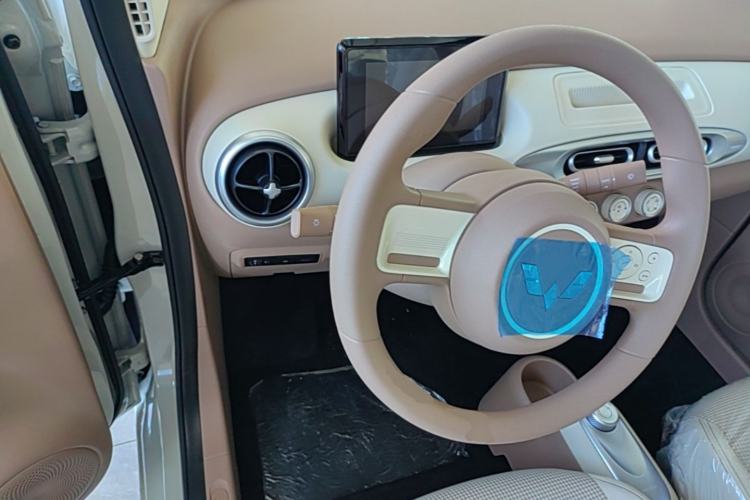 Used Wuling Hongguang MINIEV 2025 Four-Door Version Advanced Edition Steering Wheel