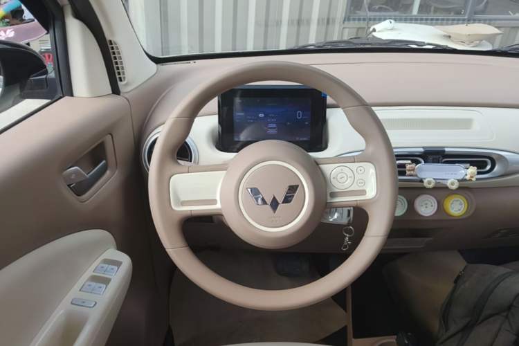 Used Wuling Hongguang MINIEV 2025 Four-Door Version Advanced Edition Steering Wheel
