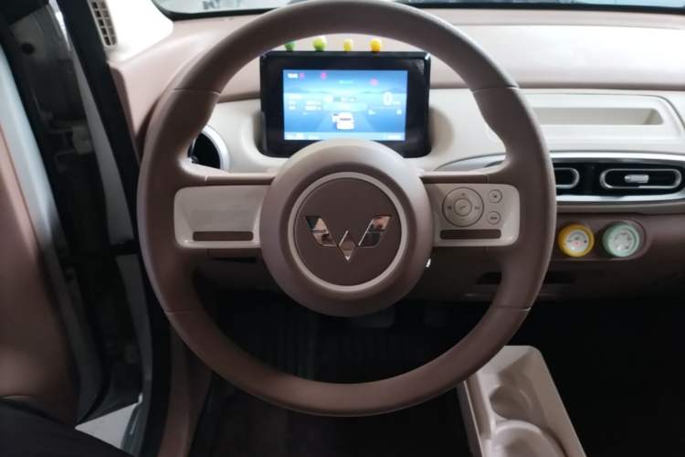 Used Wuling Hongguang MINIEV 2025 Four-Door Version Advanced Edition Steering Wheel
