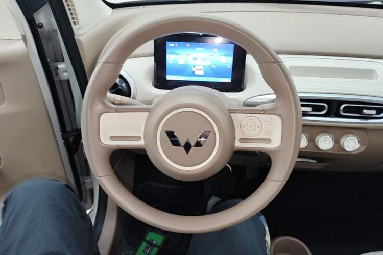 Used Wuling Hongguang MINIEV 2025 Four-Door Version Advanced Edition Steering Wheel