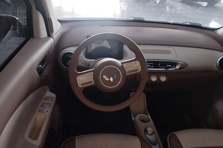 Used Wuling Hongguang MINIEV 2025 Four-Door Version Advanced Edition Steering Wheel