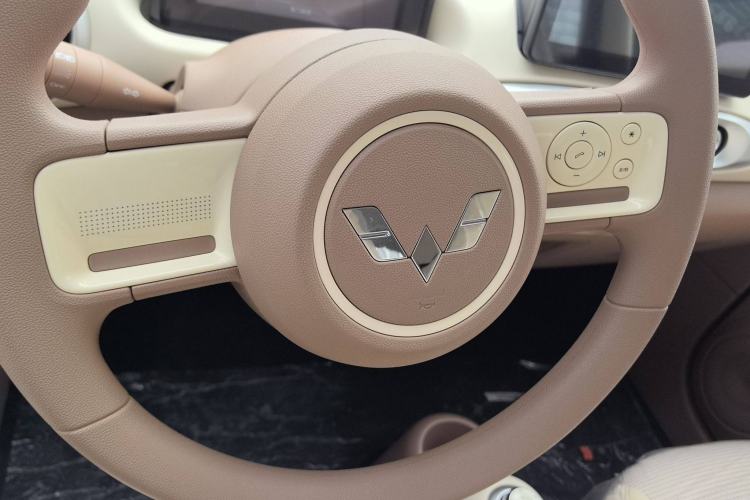 Used Wuling Hongguang MINIEV 2025 Four-Door Version Advanced Edition Steering Wheel
