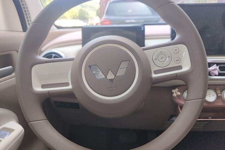 Used Wuling Hongguang MINIEV 2025 Four-Door Version Advanced Edition Steering Wheel