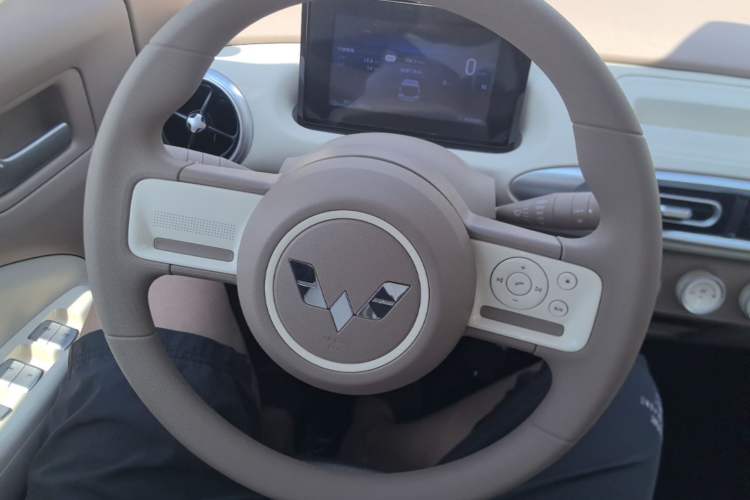 Used Wuling Hongguang MINIEV 2025 Four-Door Version Advanced Edition Steering Wheel
