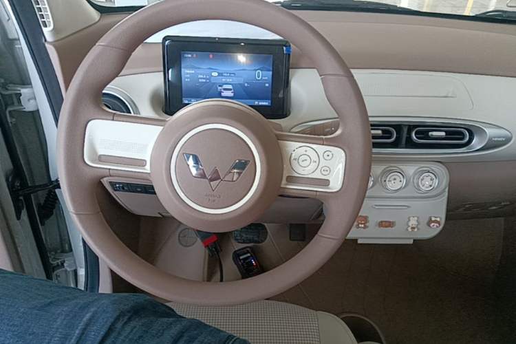 Used Wuling Hongguang MINIEV 2025 Four-Door Version Advanced Edition Steering Wheel