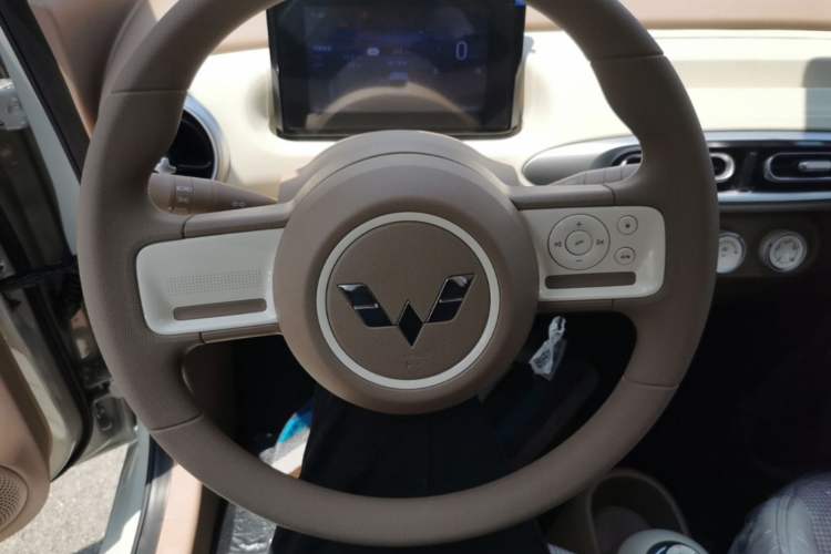 Used Wuling Hongguang MINIEV 2025 Four-Door Version Advanced Edition Steering Wheel