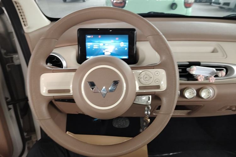 Used Wuling Hongguang MINIEV 2025 Four-Door Version Advanced Edition Steering Wheel
