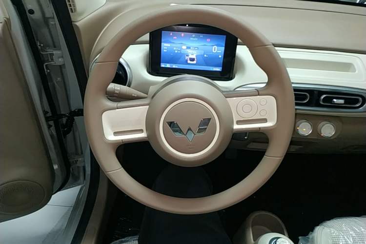 Used Wuling Hongguang MINIEV 2025 Four-Door Version Advanced Edition Steering Wheel