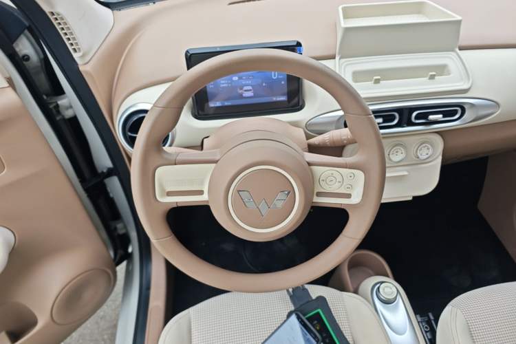 Used Wuling Hongguang MINIEV 2025 Four-Door Version Advanced Edition Steering Wheel