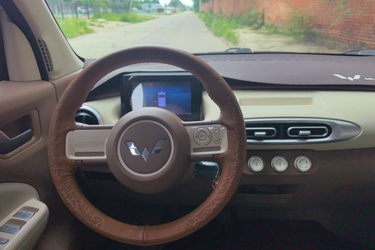 Used Wuling Hongguang MINIEV 2025 Four-Door Version Advanced Edition Steering Wheel