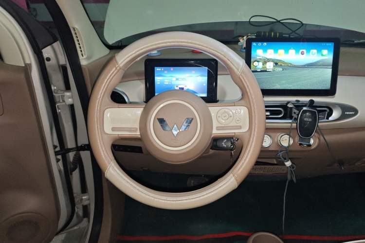 Used Wuling Hongguang MINIEV 2025 Four-Door Version Advanced Edition Steering Wheel