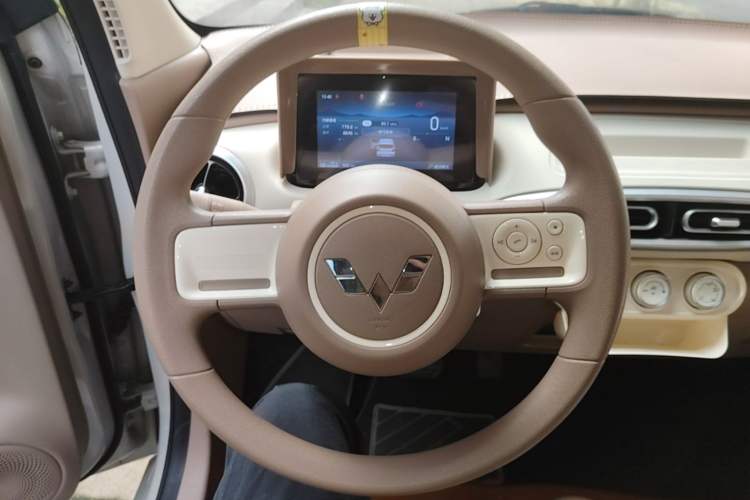 Used Wuling Hongguang MINIEV 2025 Four-Door Version Advanced Edition Steering Wheel