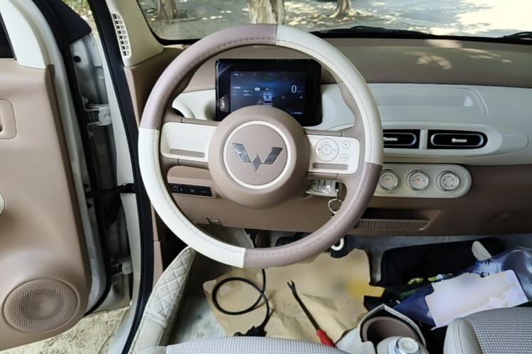Used Wuling Hongguang MINIEV 2025 Four-Door Version Advanced Edition Steering Wheel