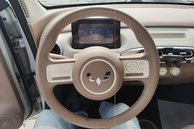 Used Wuling Hongguang MINIEV 2025 Four-Door Version Advanced Edition Steering Wheel