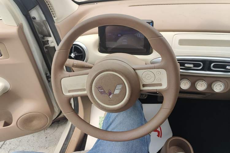 Used Wuling Hongguang MINIEV 2025 Four-Door Version Advanced Edition Steering Wheel