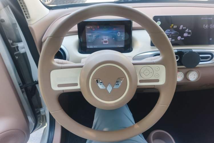 Used Wuling Hongguang MINIEV 2025 Four-Door Version Advanced Edition Steering Wheel