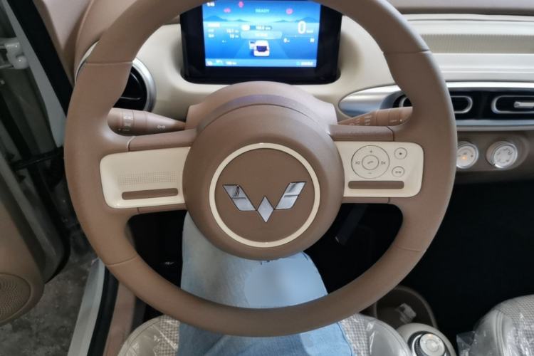 Used Wuling Hongguang MINIEV 2025 Four-Door Version Advanced Edition Steering Wheel