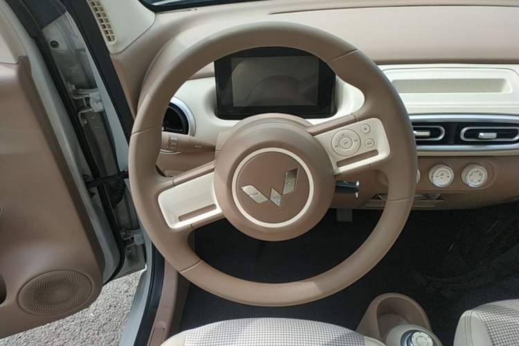Used Wuling Hongguang MINIEV 2025 Four-Door Version Advanced Edition Steering Wheel