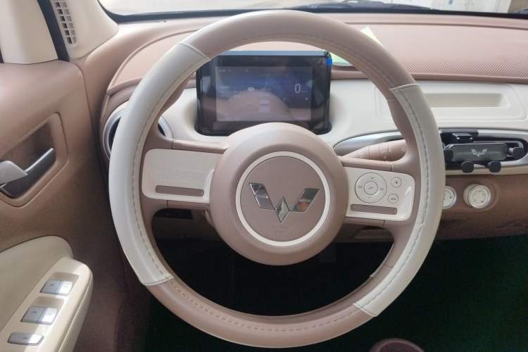 Used Wuling Hongguang MINIEV 2025 Four-Door Version Advanced Edition Steering Wheel