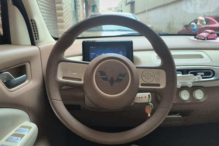 Used Wuling Hongguang MINIEV 2025 Four-Door Version Advanced Edition Steering Wheel