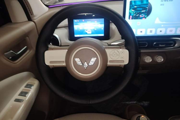 Used Wuling Hongguang MINIEV 2025 Four-Door Version Advanced Edition Steering Wheel