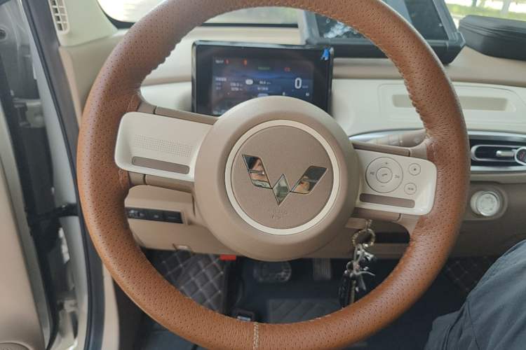 Used Wuling Hongguang MINIEV 2025 Four-Door Version Advanced Edition Steering Wheel