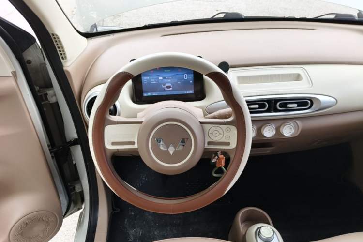 Used Wuling Hongguang MINIEV 2025 Four-Door Version Advanced Edition Steering Wheel