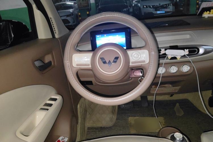 Used Wuling Hongguang MINIEV 2025 Four-Door Version Advanced Edition Steering Wheel