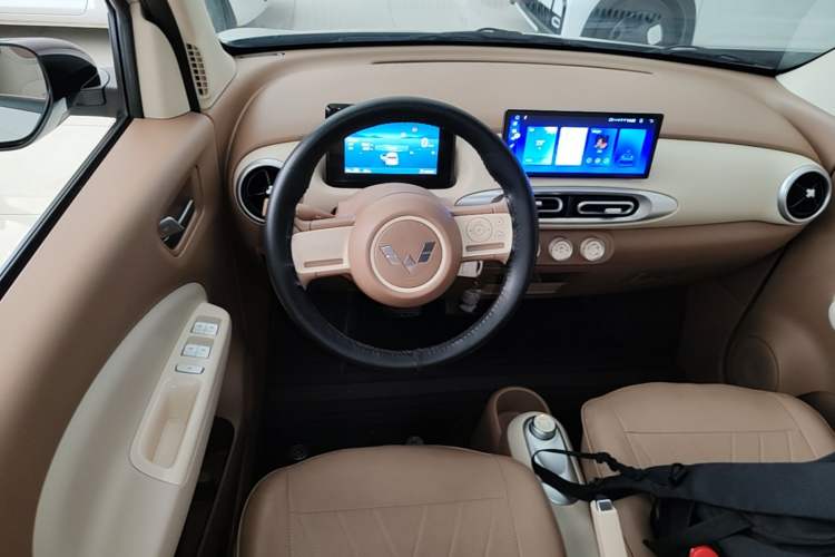 Used Wuling Hongguang MINIEV 2025 Four-Door Version Advanced Edition Steering Wheel