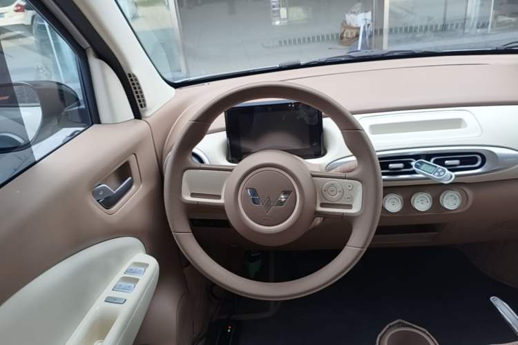 Used Wuling Hongguang MINIEV 2025 Four-Door Version Advanced Edition Steering Wheel