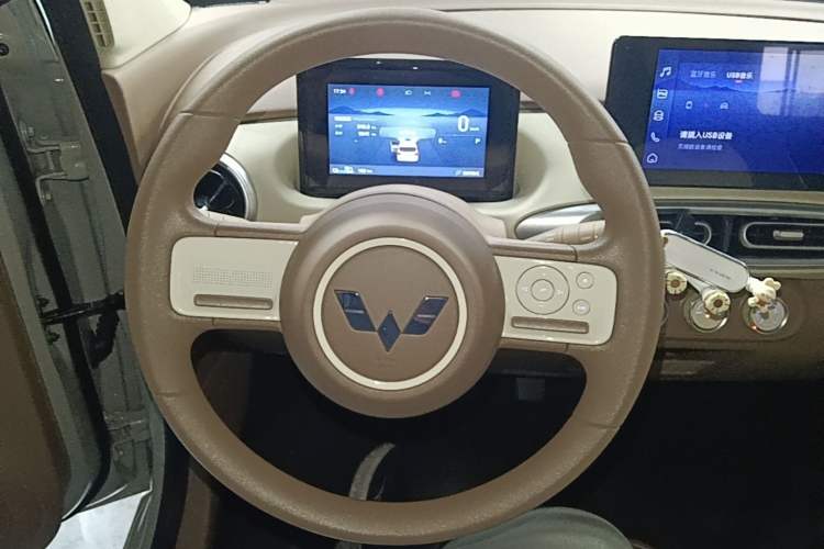 Used Wuling Hongguang MINIEV 2025 Four-Door Version Zhenxiang+ Edition Steering Wheel
