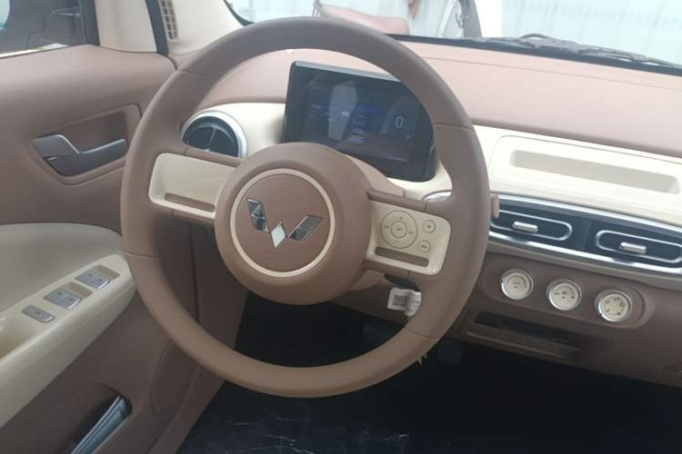 Used Wuling Hongguang MINIEV 2025 Four-Door Version Advanced Edition Steering Wheel