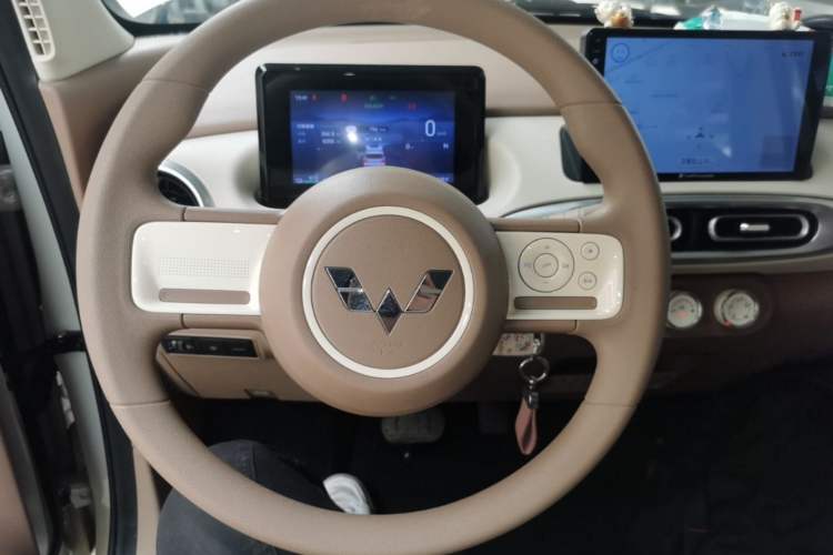Used Wuling Hongguang MINIEV 2025 Four-Door Version Advanced Edition Steering Wheel