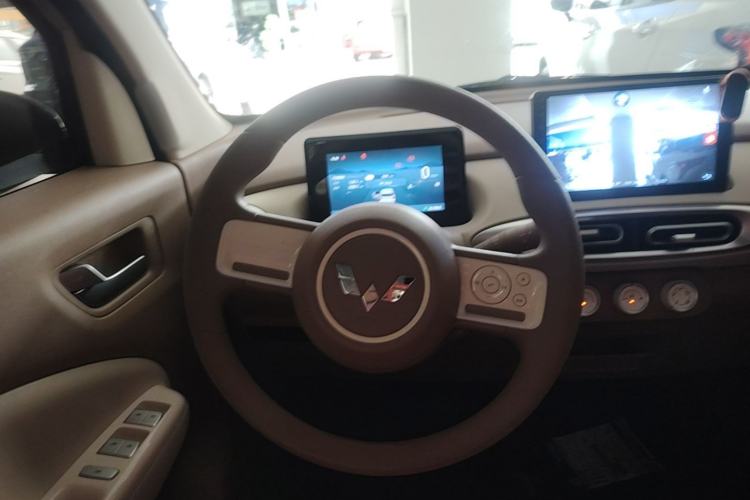 Used Wuling Hongguang MINIEV 2025 Four-Door Version Advanced Edition Steering Wheel